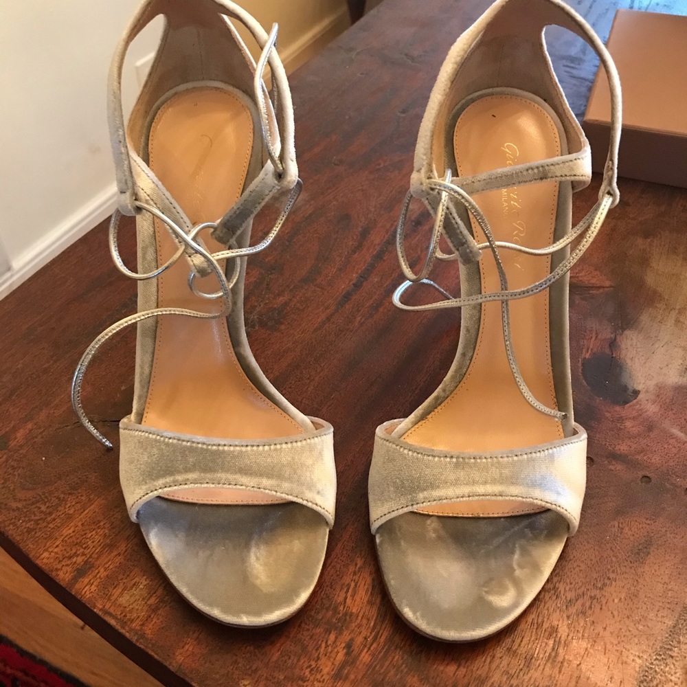 New, Gianvito Rossi Darcy dbl strap velvet sandals